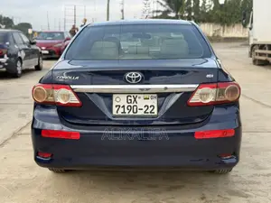Toyota Corolla LE 4dr Sedan (1.8L 4cyl 4A) 2013 Blue