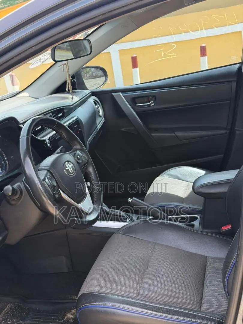 Toyota Corolla SE 4dr Sedan (1.8L 4cyl CVT) 2017 Gray