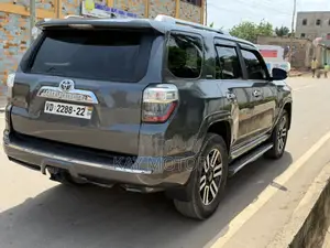 Toyota 4-Runner Limited 4dr 4x4 (4.0L 6cyl 5A) 2017 Gray
