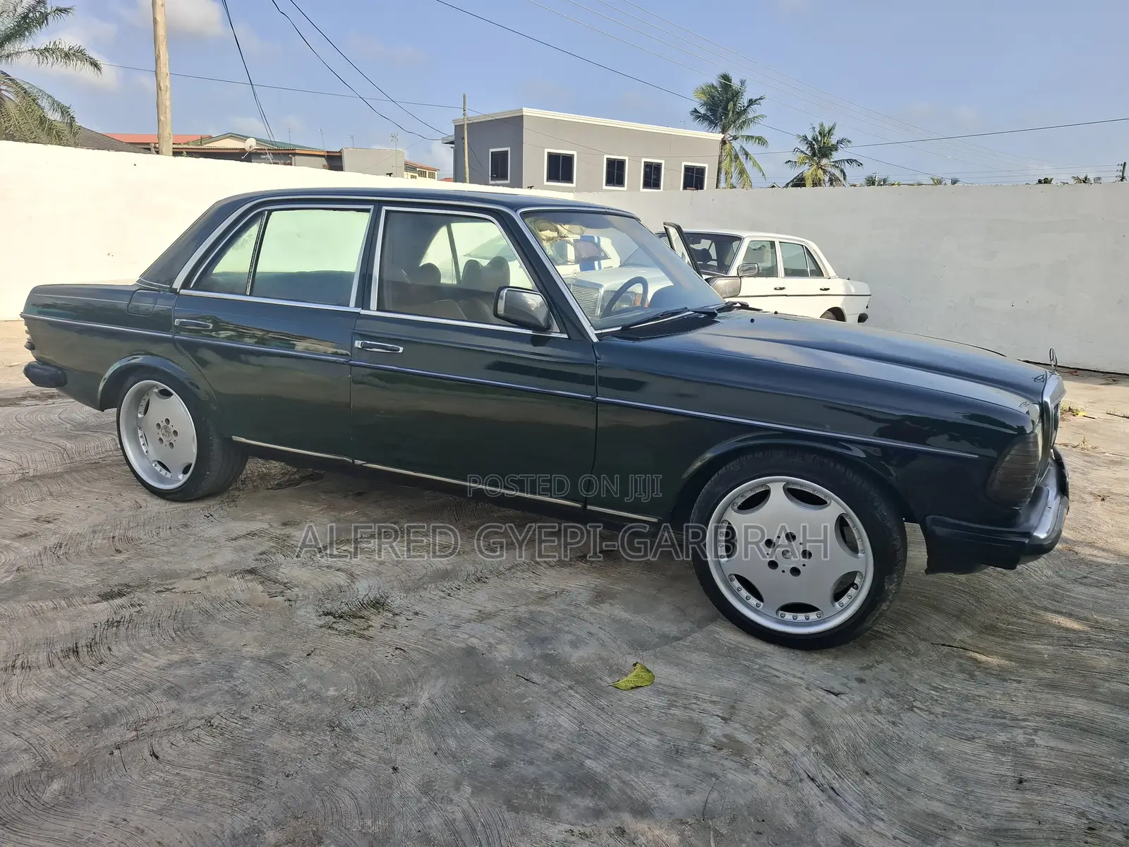 Mercedes-Benz W123 1983 Green