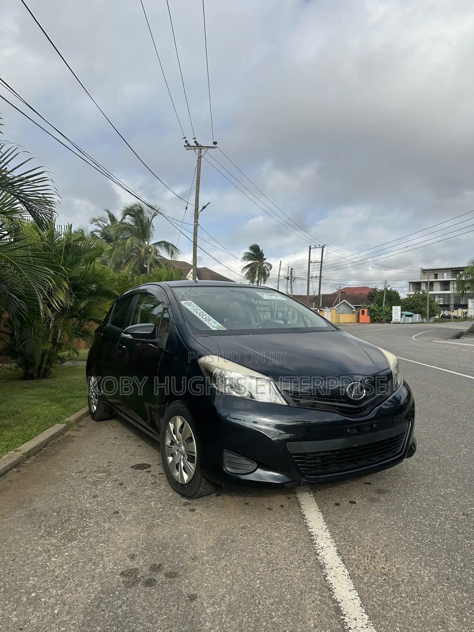Toyota Vitz 1.3 FWD 3dr 2012 Matt Black