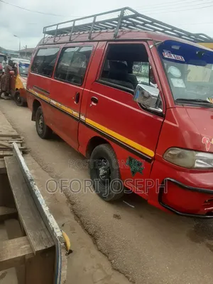 Hyundai H-100 2002 Red