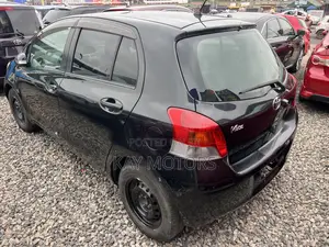 Toyota Vitz 1.0 FWD 5dr 2010 Black