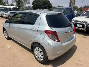 Toyota Vitz 1.3 FWD 5dr 2013 Silver