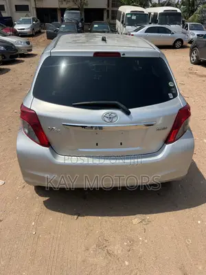 Toyota Vitz 1.3 FWD 5dr 2013 Silver