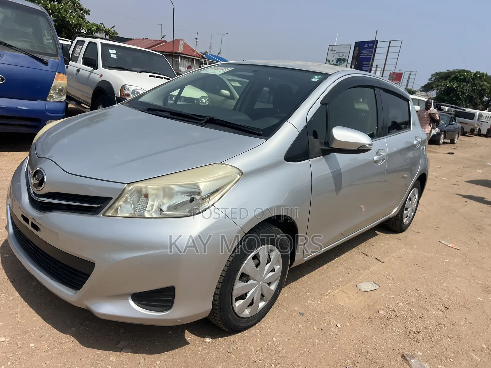 Toyota Vitz 1.3 FWD 5dr 2013 Silver