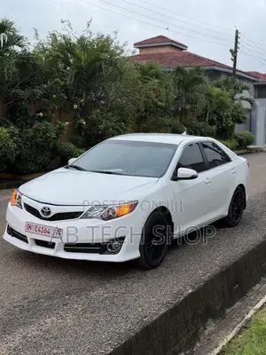 Toyota Camry SE Sport 4dr Sedan (2.5L 4cyl 6A) 2014 White