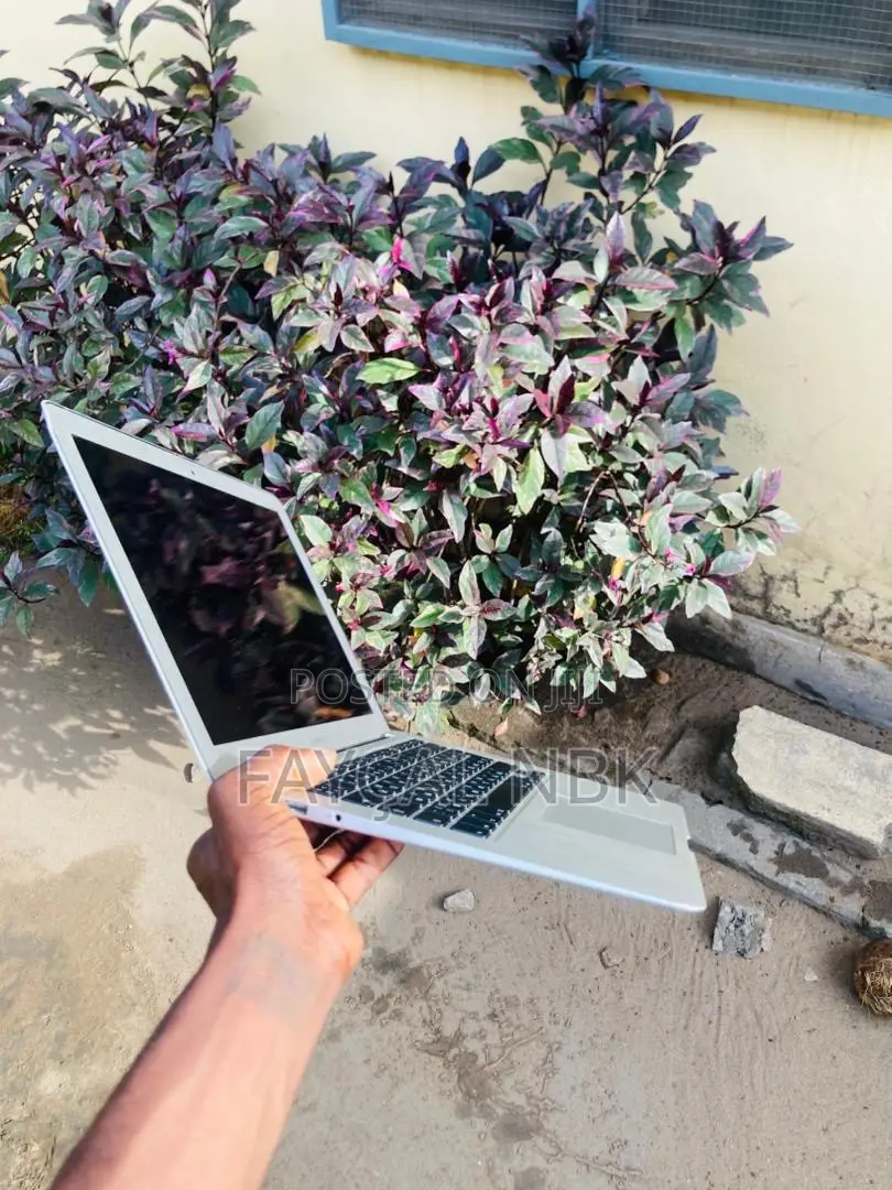 Laptop Apple MacBook 2012 4GB Intel Core i5 SSD 128GB