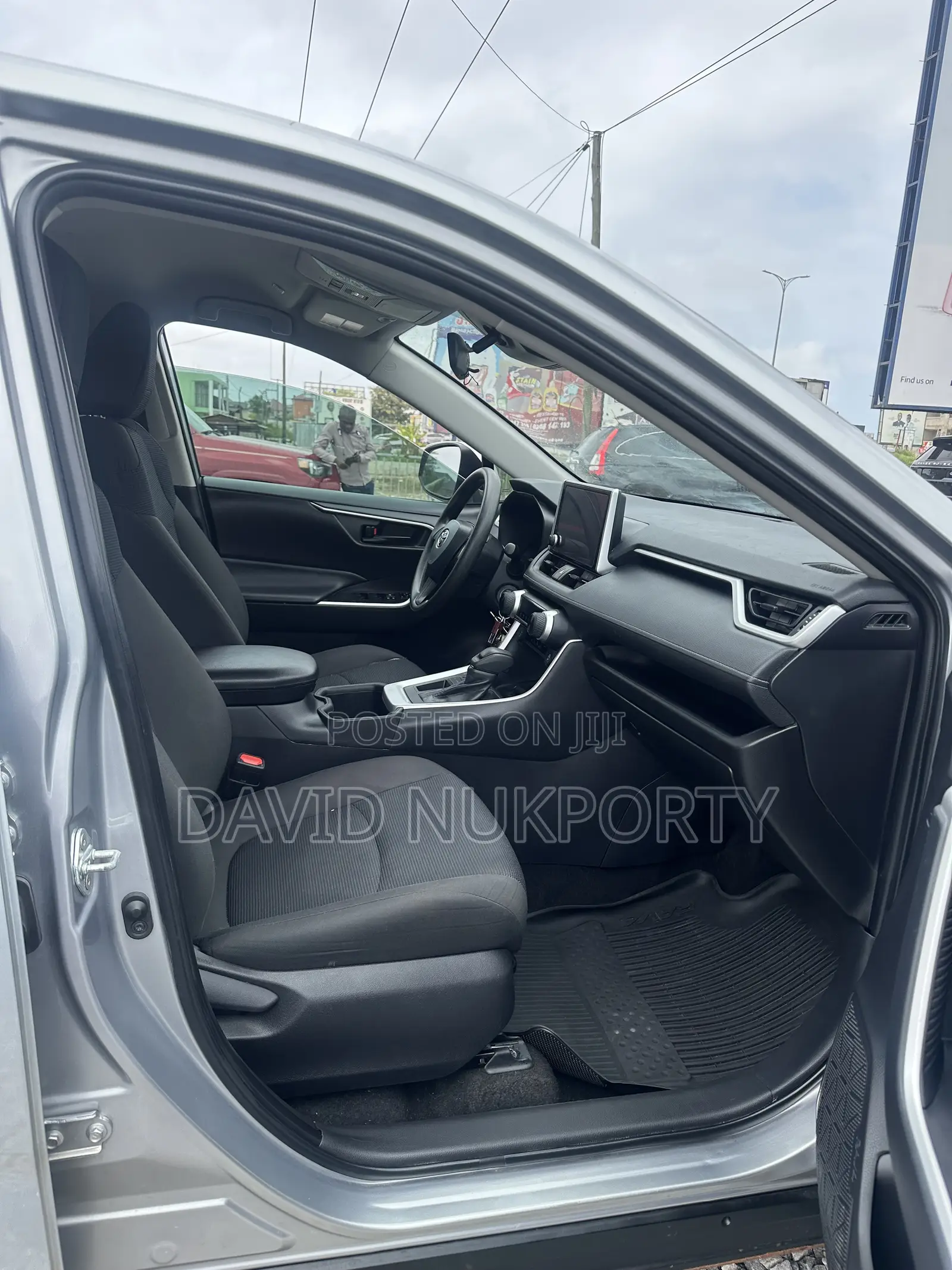 Toyota RAV4 2024 Silver