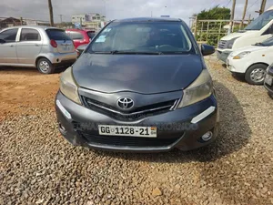 Toyota Yaris 2012 Gray