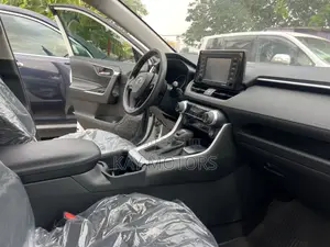 Toyota RAV4 XLE 2022 White