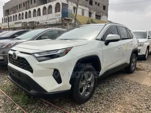 Toyota RAV4 XLE 2022 White