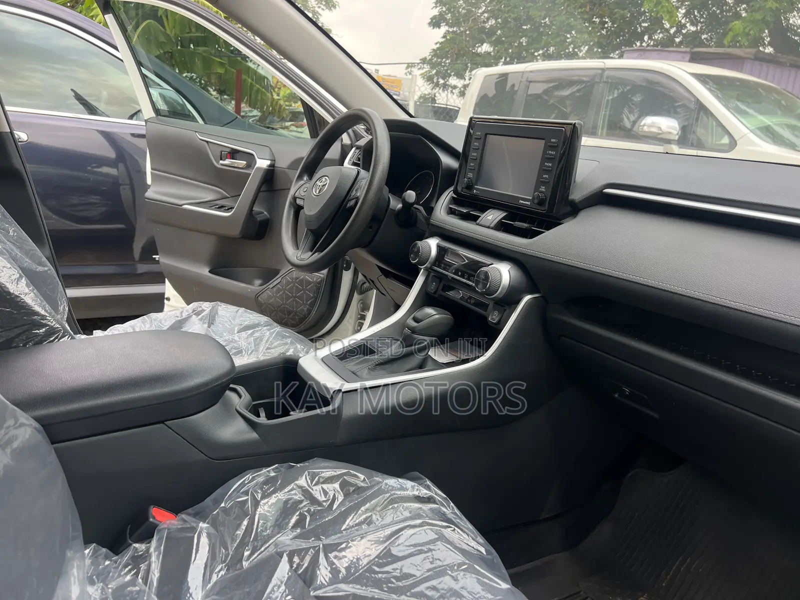 Toyota RAV4 XLE 2022 White