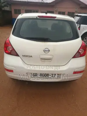 Nissan Versa 2009 White