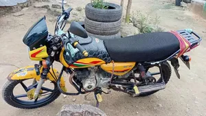 Bajaj Boxer 2024 Yellow