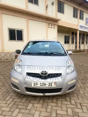 Toyota Vitz 1.3 AWD 3dr 2010 Silver
