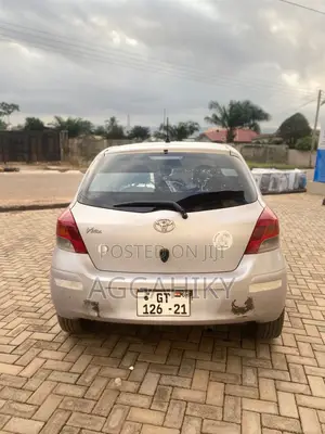 Toyota Vitz 1.3 AWD 3dr 2010 Silver