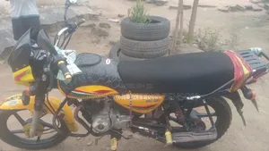 Bajaj Boxer 2024 Yellow