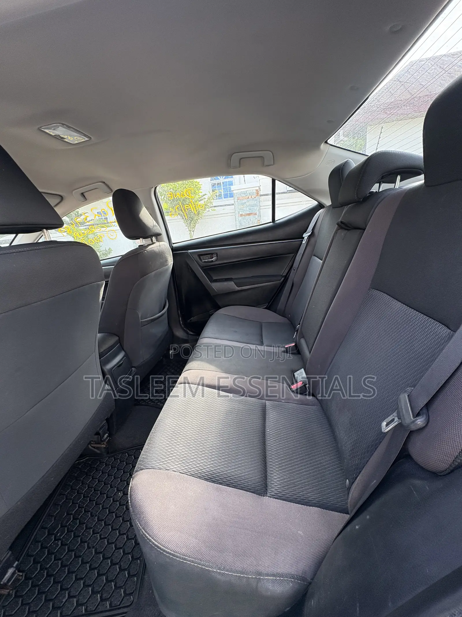 Toyota Corolla XLE 4dr Sedan (1.8L 4cyl CVT) 2017 White