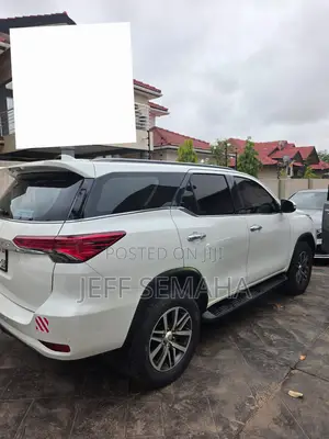Toyota Fortuner 2.4 D AWD 2017 White