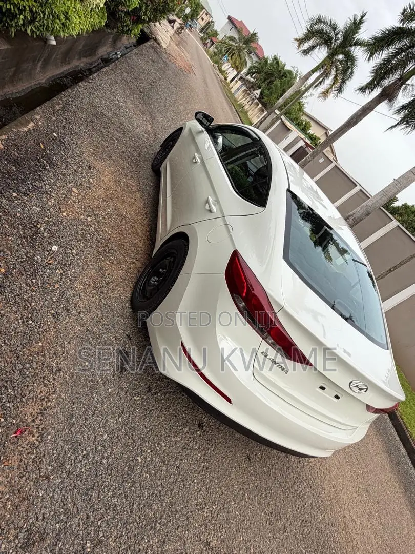 Hyundai Elantra 2017 White