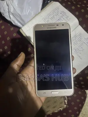 Samsung Galaxy J7 Neo 16 GB Gold