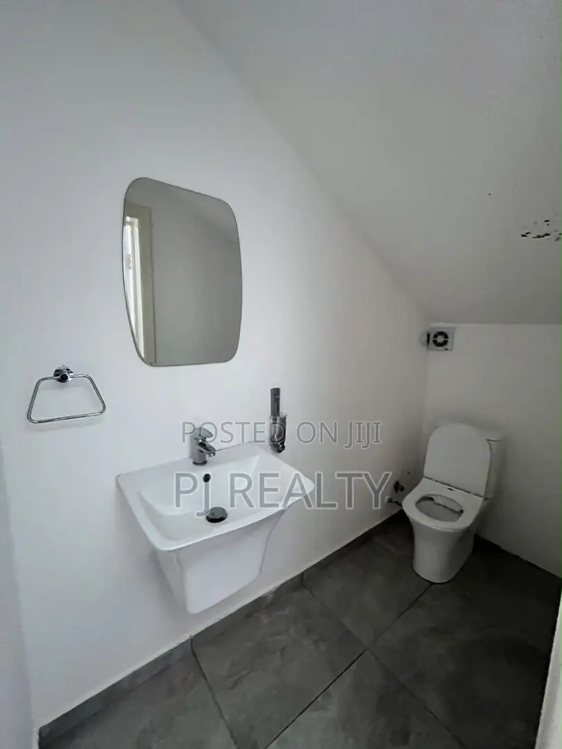 4bdrm House in East Legon for rent