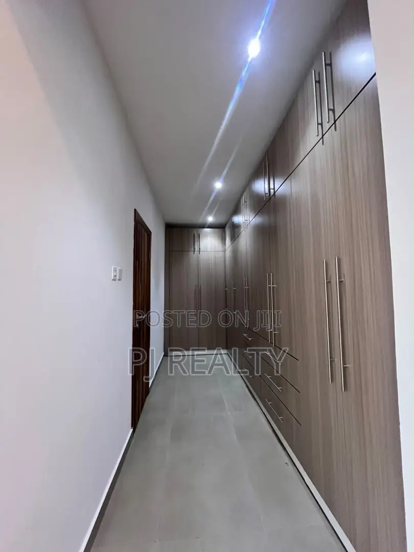 4bdrm Townhouse / Terrace in East Legon for rent