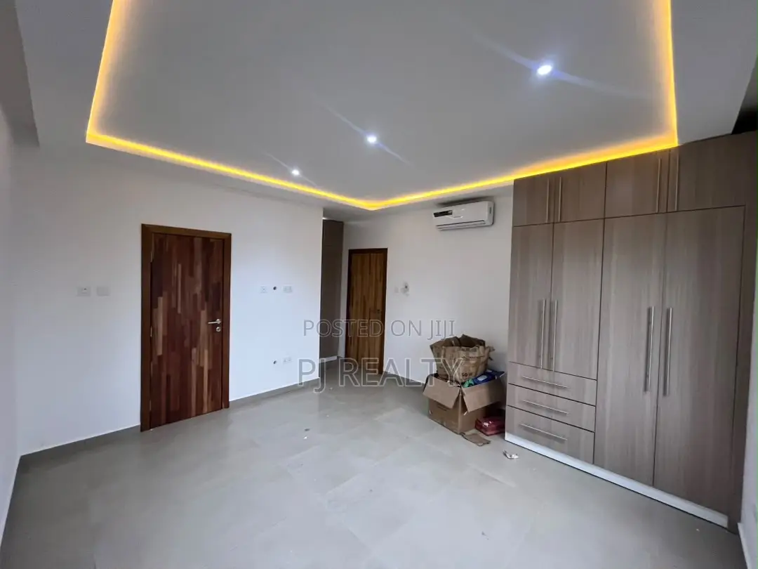 4bdrm Townhouse / Terrace in East Legon for rent