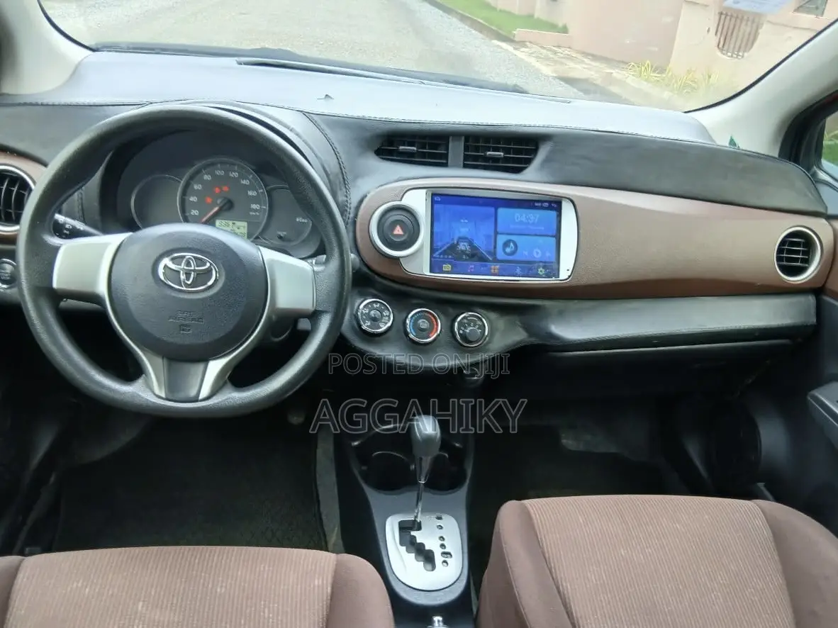 Toyota Vitz 1.0 FWD 3dr 2012 Red