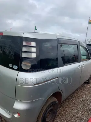 Toyota Sienta 2012 Silver