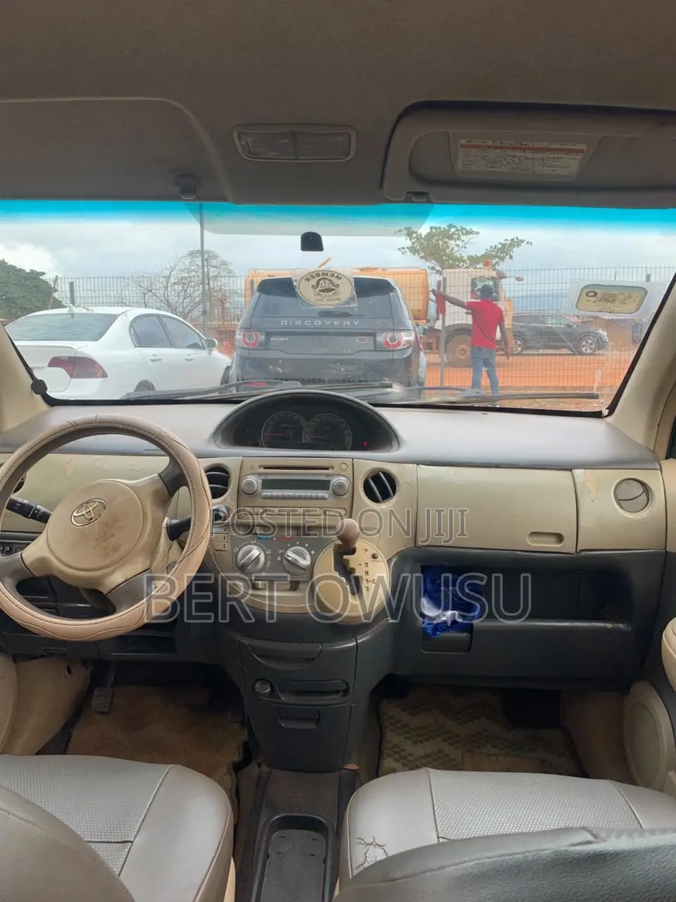 Toyota Sienta 2012 Silver