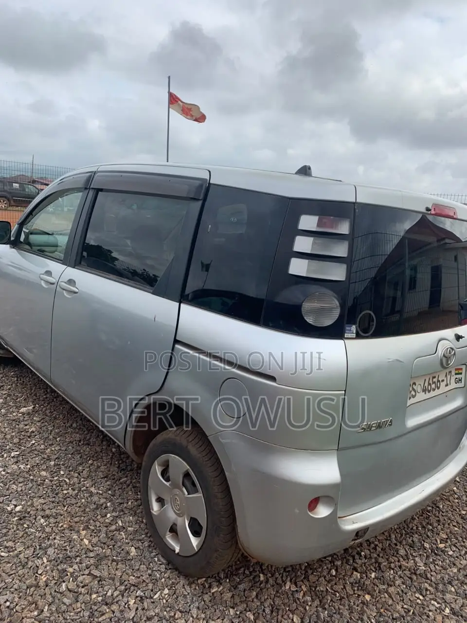 Toyota Sienta 2012 Silver
