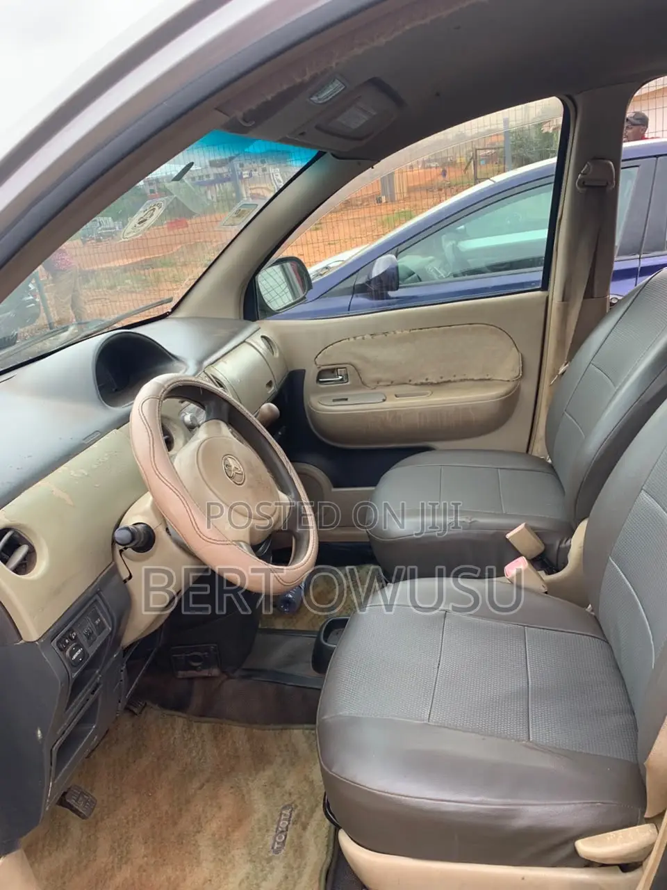 Toyota Sienta 2012 Silver
