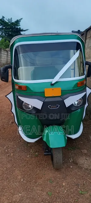 Bajaj RE 2025 Green