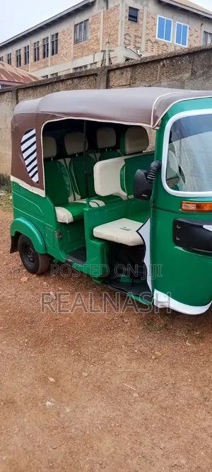 Bajaj RE 2025 Green