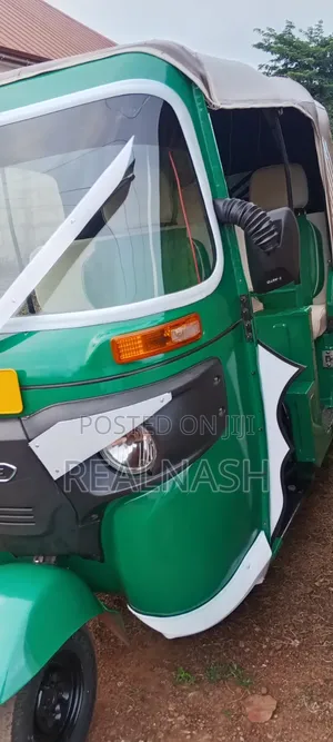 Bajaj RE 2025 Green