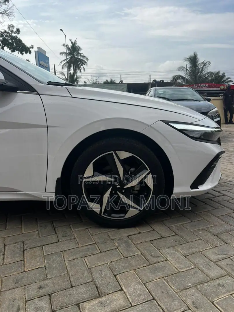 New Hyundai Elantra 2024 White