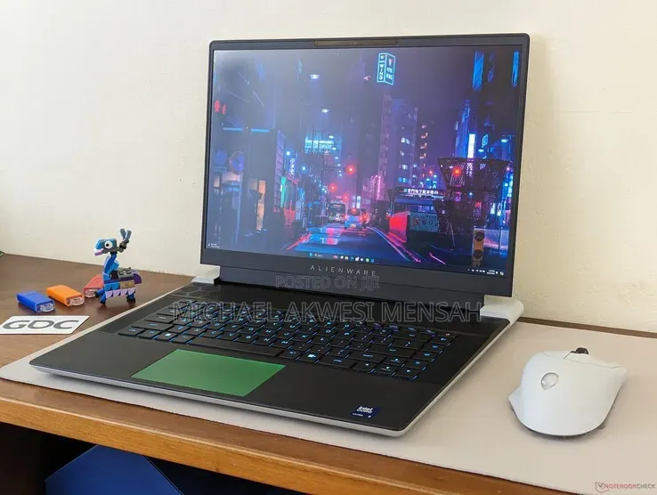New Laptop Dell Allienware M18 R1 32GB Intel Core Ultra 9 SSD 1T