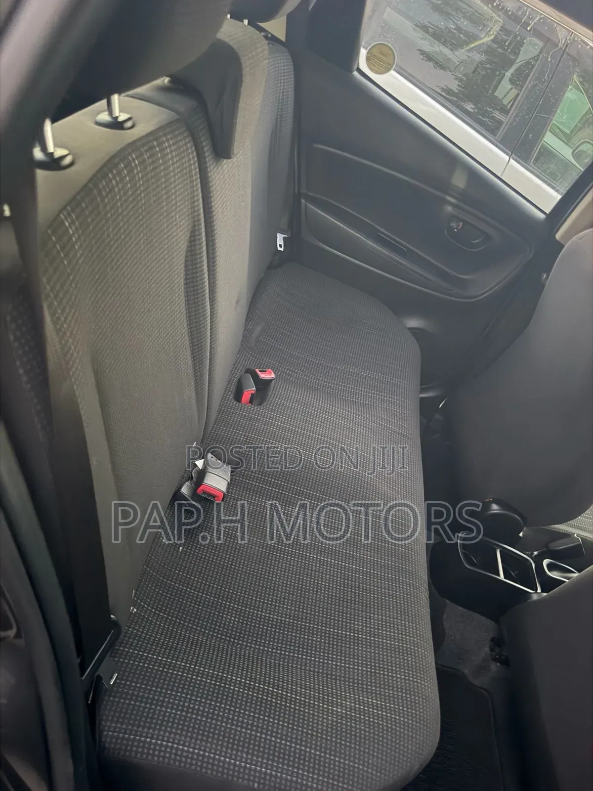 Toyota Vitz 2015 Silver