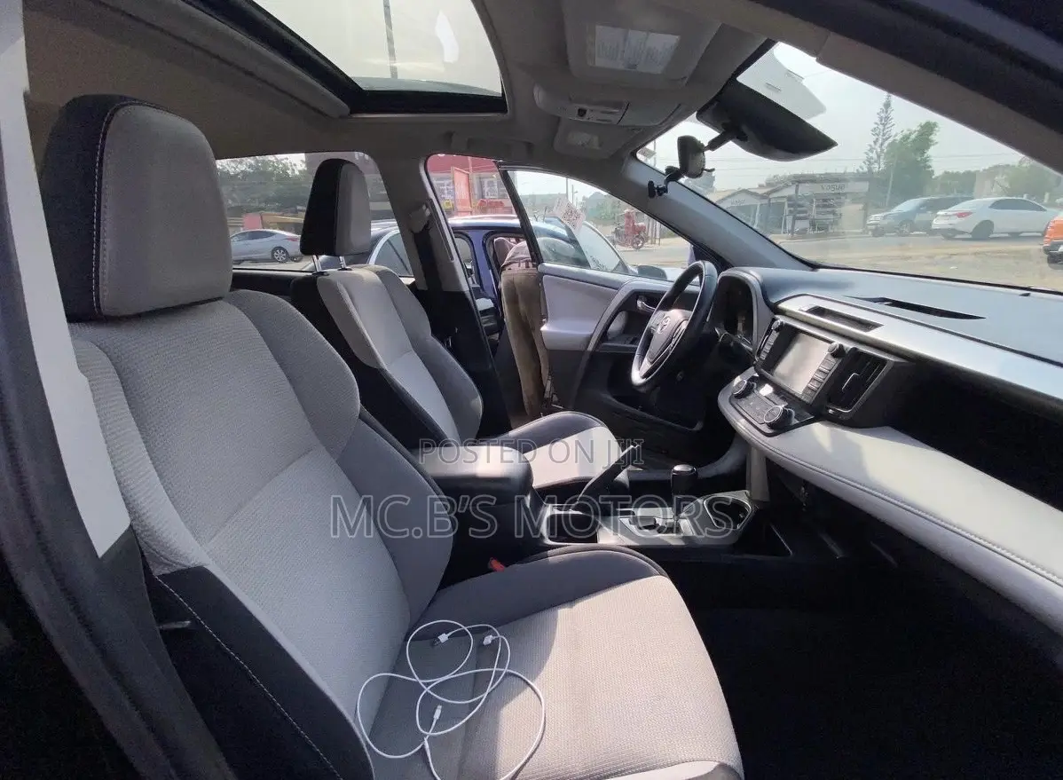 Toyota RAV4 XLE 4dr SUV AWD (2.5L 4cyl 6A) 2018 Black