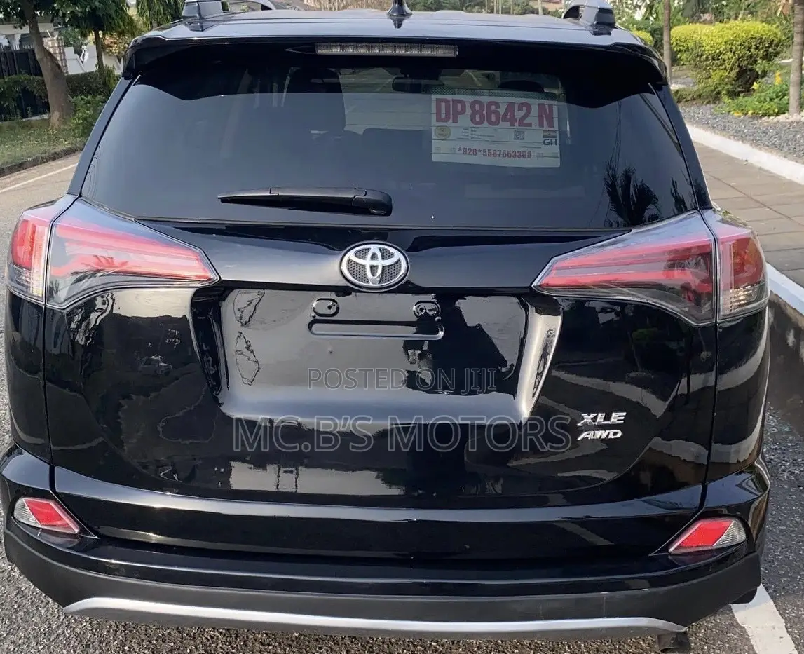 Toyota RAV4 XLE 4dr SUV AWD (2.5L 4cyl 6A) 2018 Black