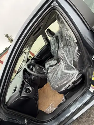 Toyota Corolla LE Eco (1.8L 4cyl 2A) 2018 Gray