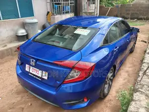 Honda Civic EX 4dr Hatchback (1.5L 4cyl) 2017 Blue