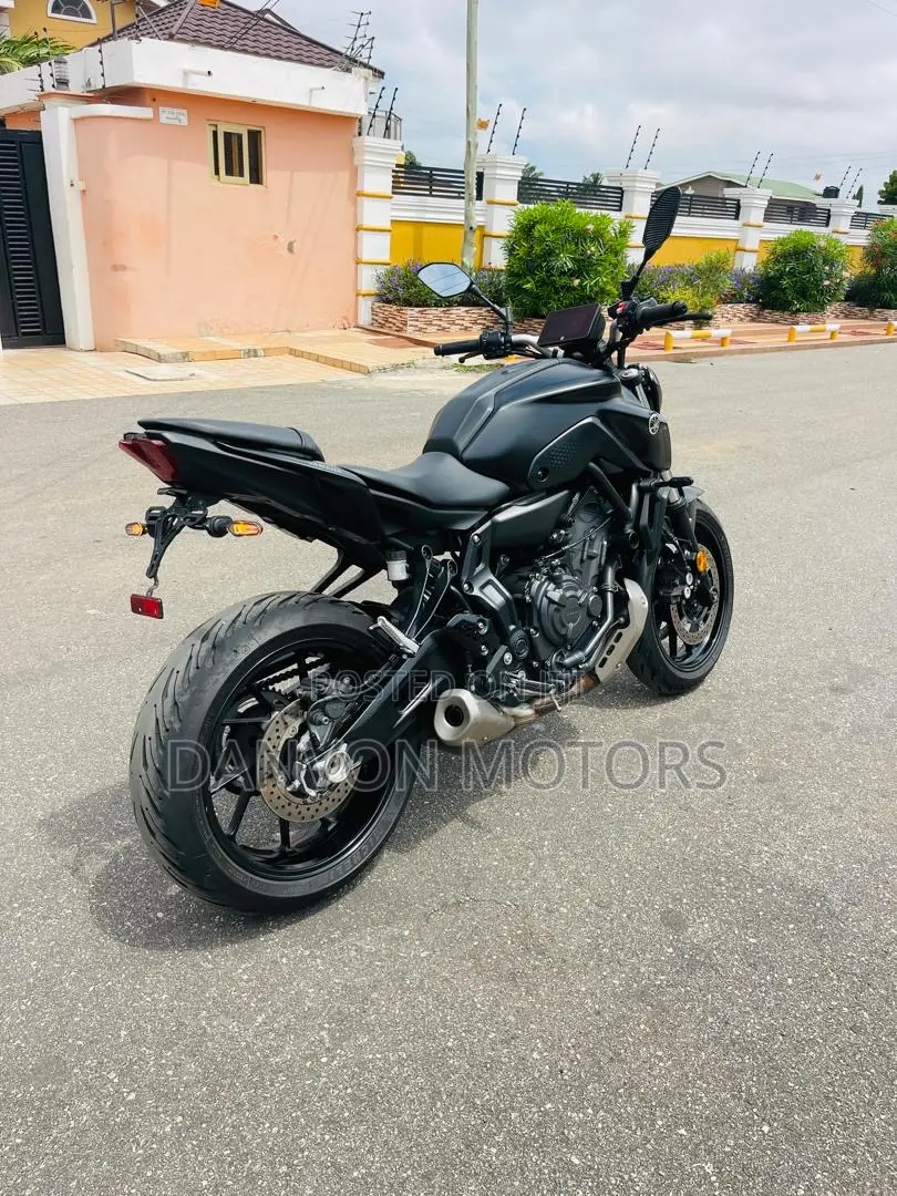 Yamaha 2021 Black