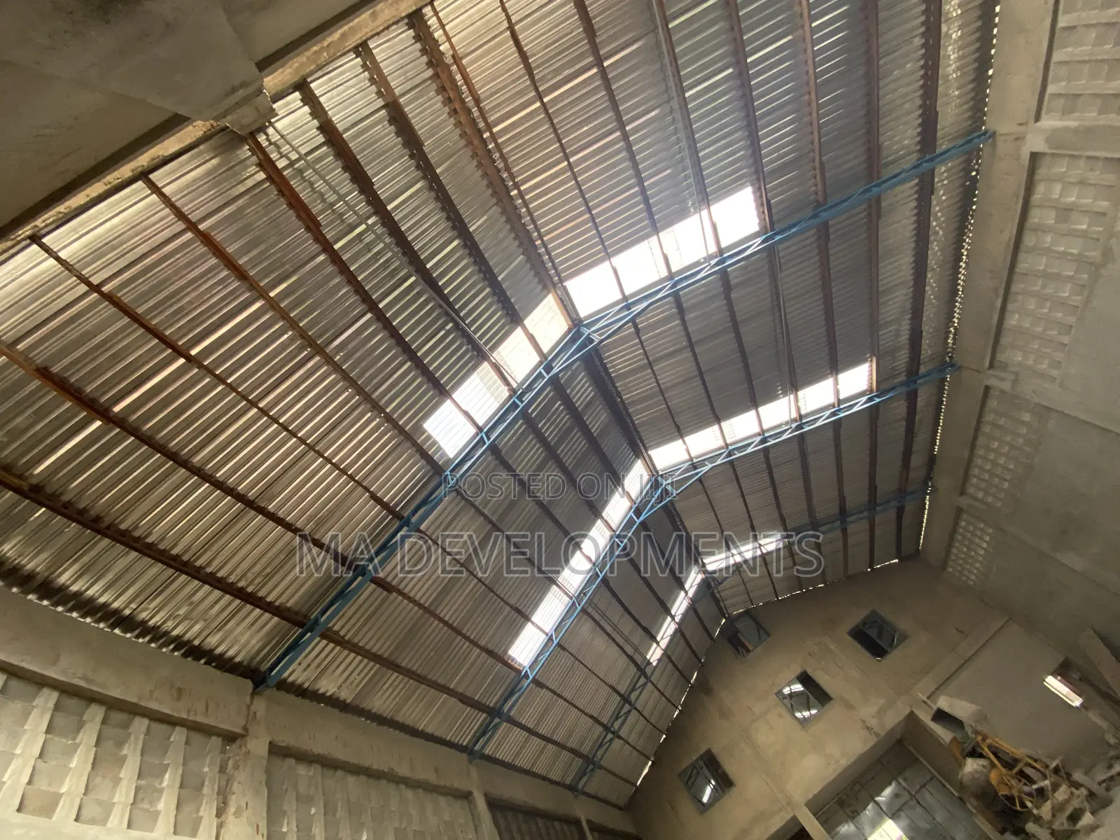500 Sq Meter Warehouse With 2 Units Apartments for Rent at Achimota
