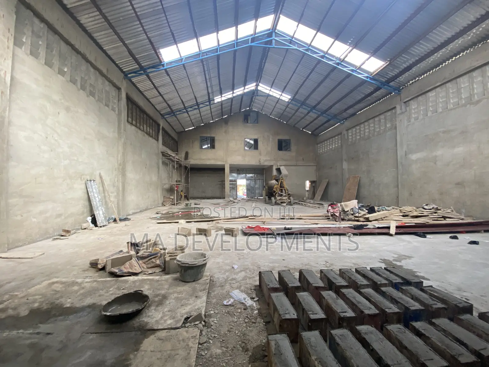 500 Sq Meter Warehouse With 2 Units Apartments for Rent at Achimota
