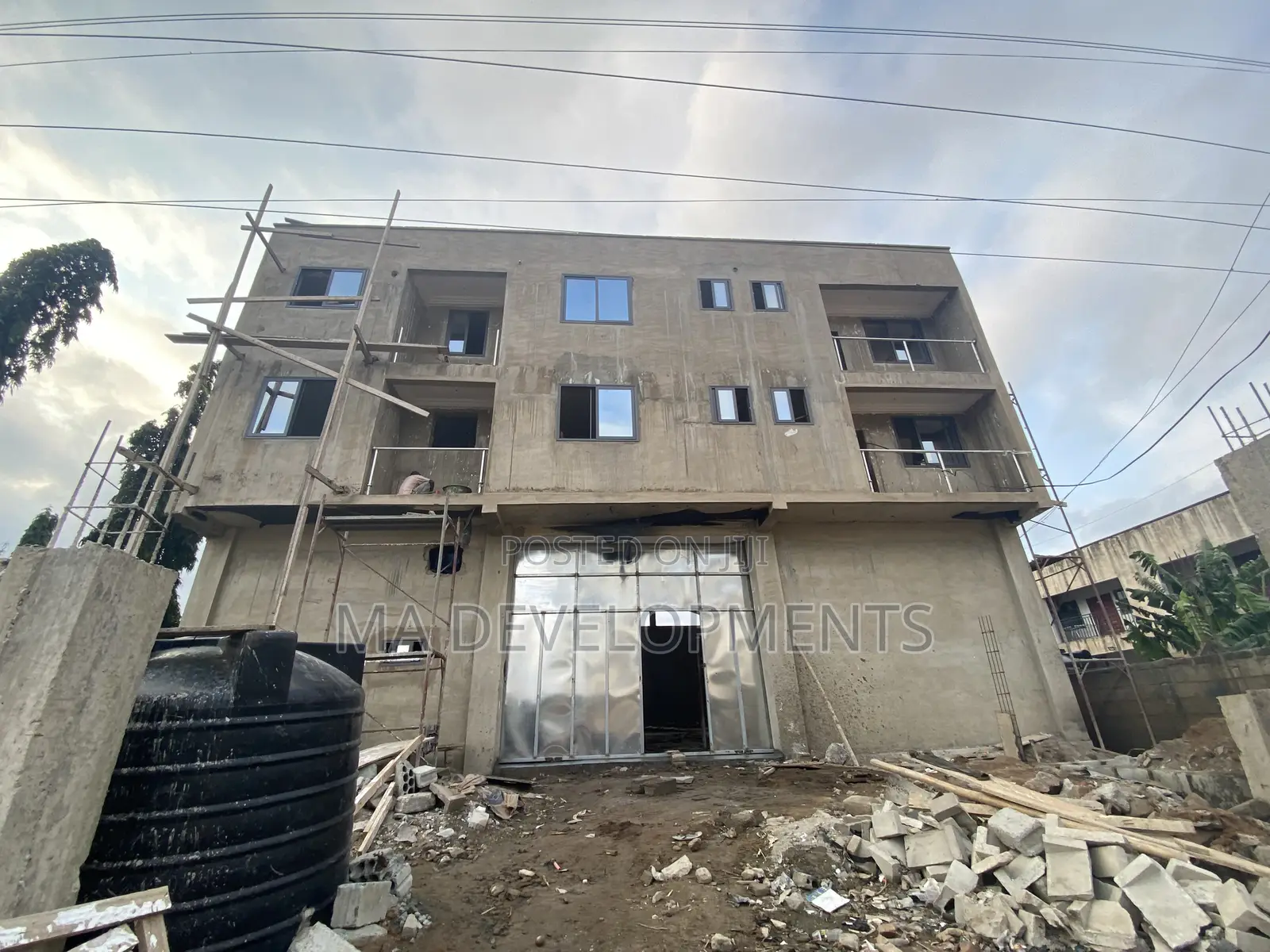 500 Sq Meter Warehouse With 2 Units Apartments for Rent at Achimota