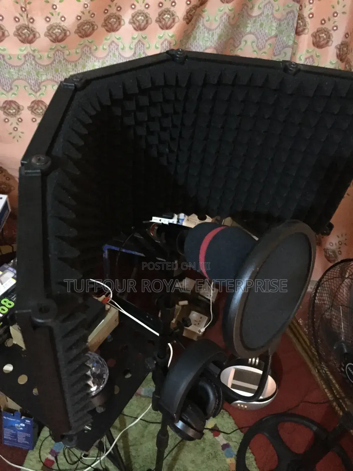 Acoustic Vocal Booth With Condenser Mic Pop Filter