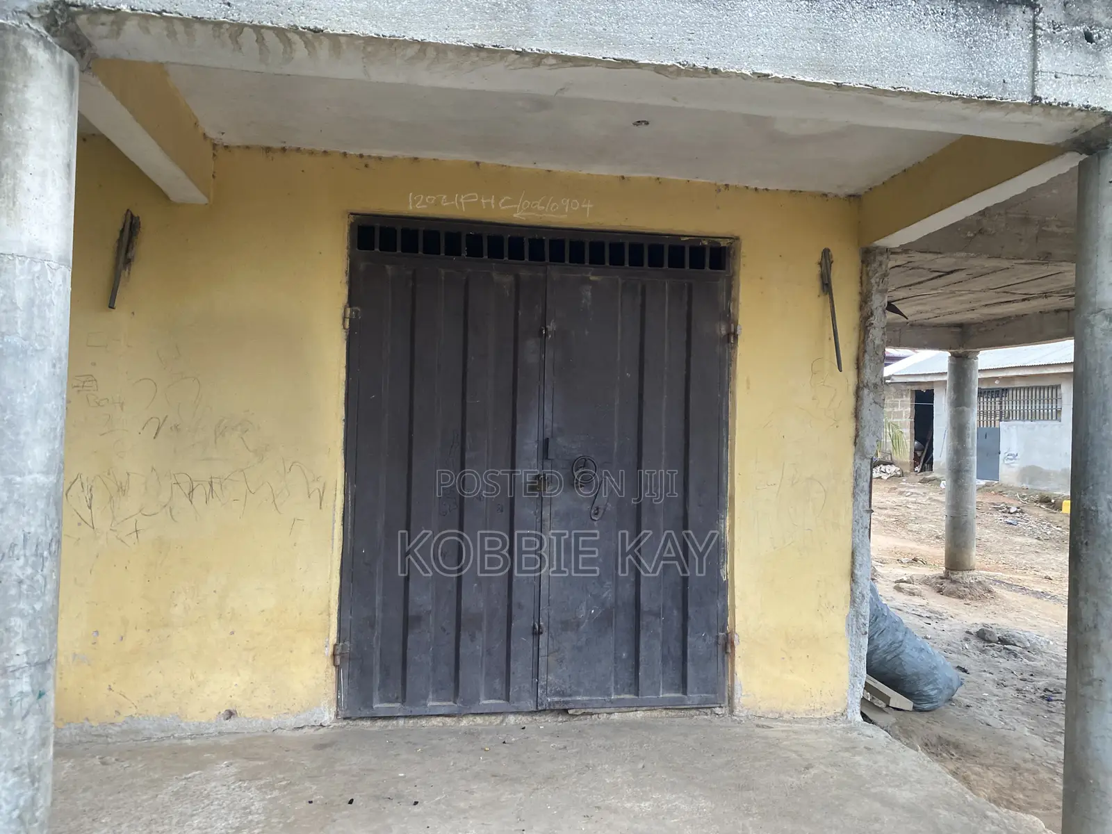 6bdrm House in Oti-Kuwait, Kumasi Metropolitan for sale